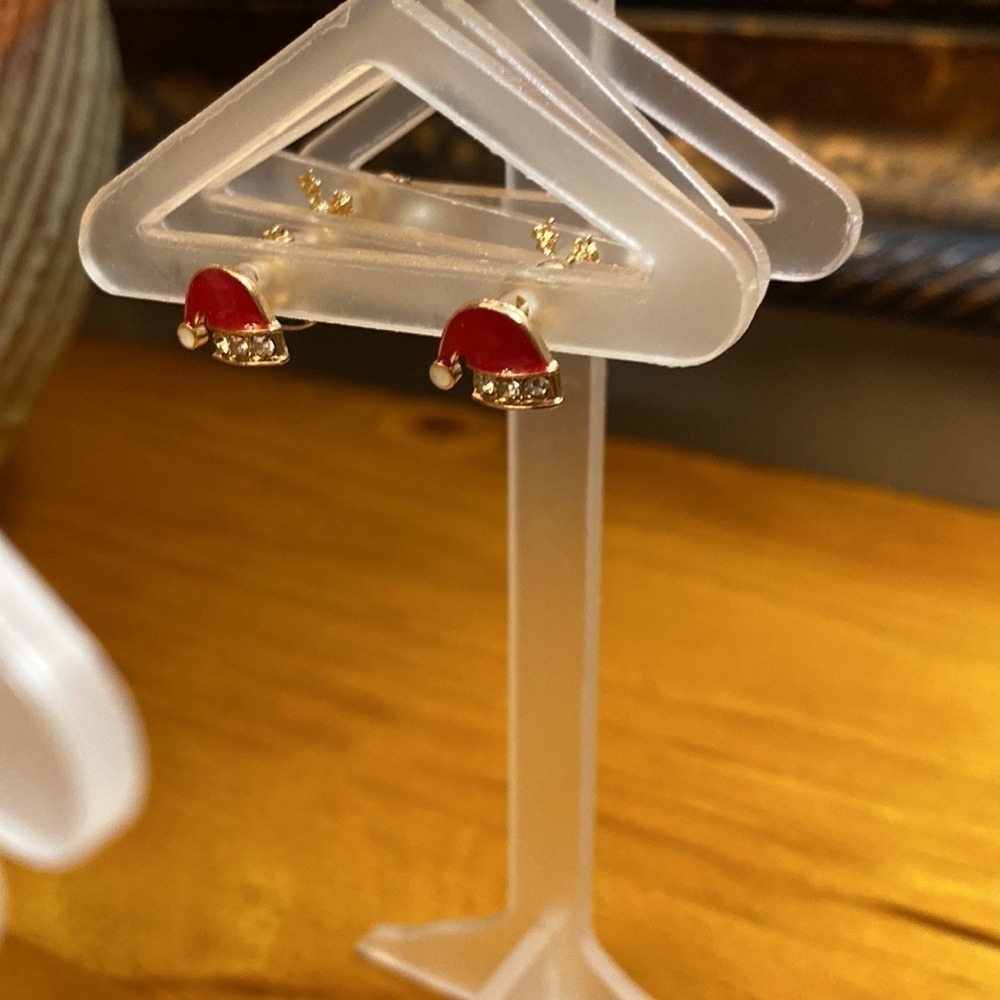 Earring Stand with 8 Pairs of Christmas Earrings NWOT…Great Gift - Picture 6 of 10